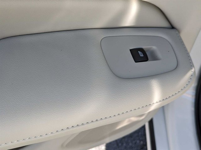 Vehicle image 33 of 46