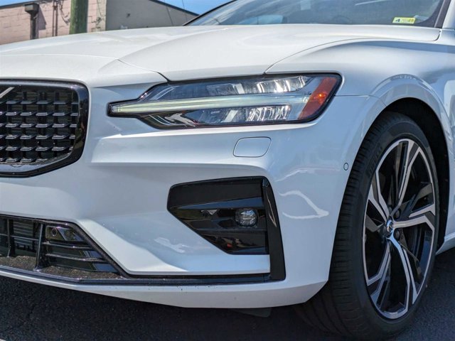 Vehicle image 9 of 46