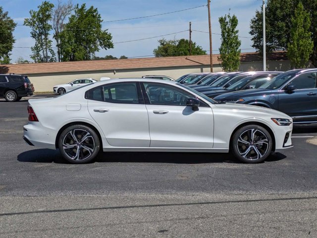 Vehicle image 4 of 46