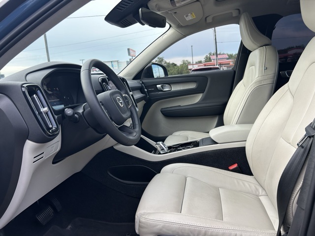2024 Volvo XC40 Plus Bright Theme Image 15 of 31