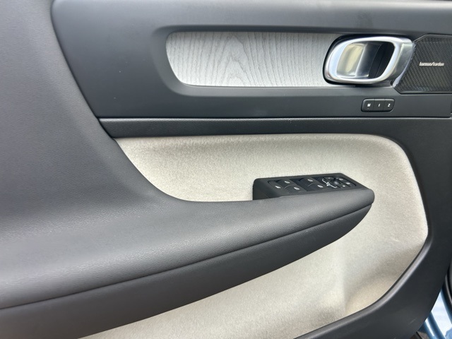 2024 Volvo XC40 Plus Bright Theme Image 24 of 31