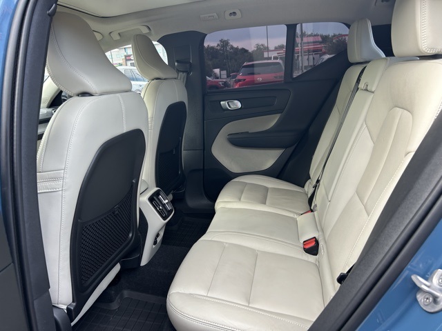 2024 Volvo XC40 Plus Bright Theme Image 8 of 31