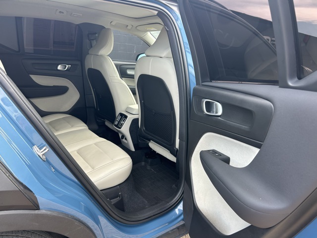 2024 Volvo XC40 Plus Bright Theme Image 9 of 31