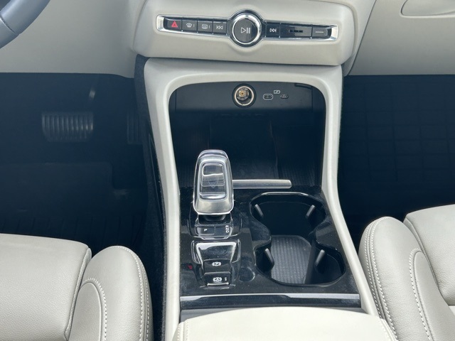 2024 Volvo XC40 Plus Bright Theme Image 21 of 31