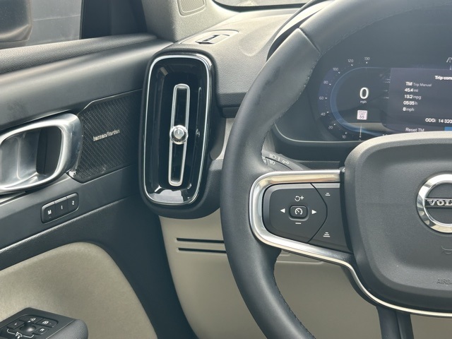 2024 Volvo XC40 Plus Bright Theme Image 22 of 31