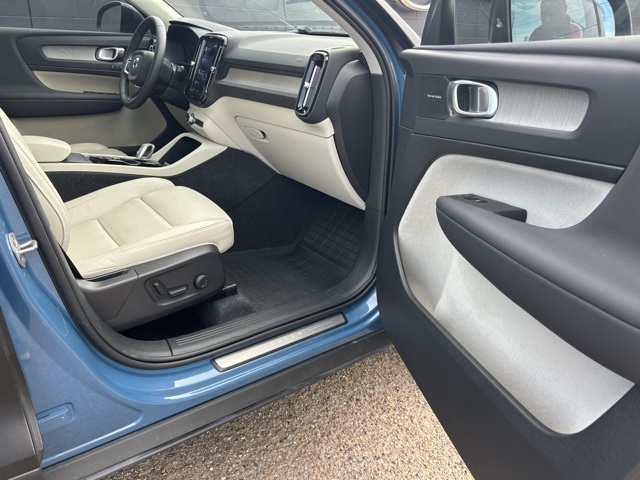 2024 Volvo XC40 Plus Bright Theme Image 31 of 31