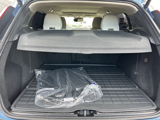 2024 Volvo XC40 Plus Bright Theme Image 6 of 31