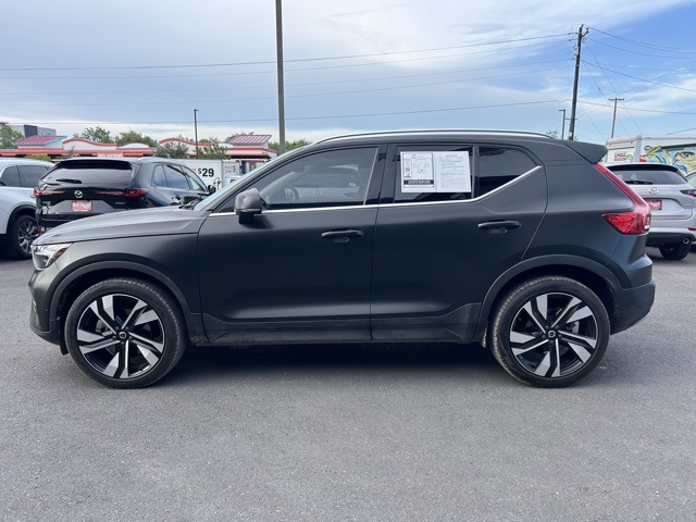 2024 Volvo XC40 Plus Bright Theme Image 5 of 31