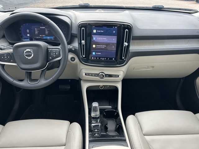 2024 Volvo XC40 Plus Bright Theme Image 13 of 31