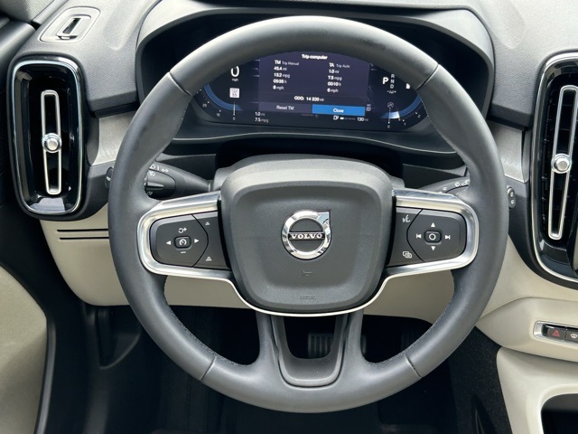 2024 Volvo XC40 Plus Bright Theme Image 16 of 31