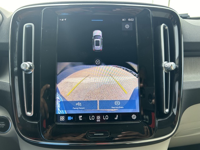 2024 Volvo XC40 Plus Bright Theme Image 18 of 31