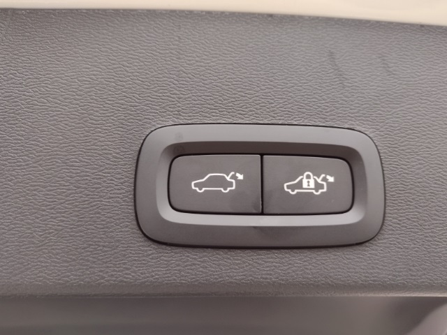Vehicle image 28 of 77