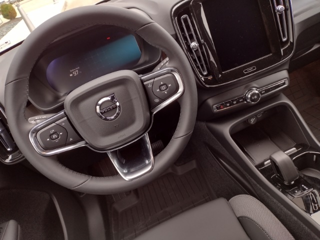 Vehicle image 32 of 77