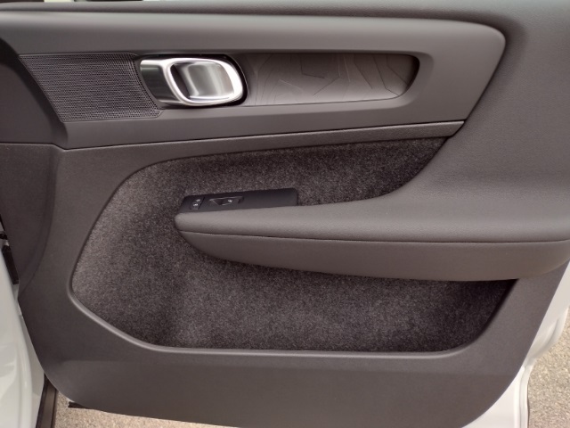 Vehicle image 20 of 77