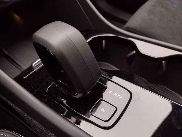 Vehicle image 39 of 77