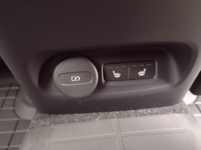 Vehicle image 26 of 77