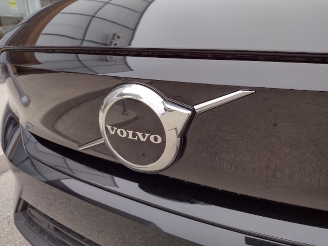 Vehicle image 11 of 77