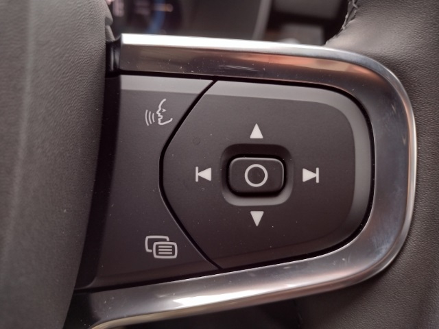 Vehicle image 35 of 77