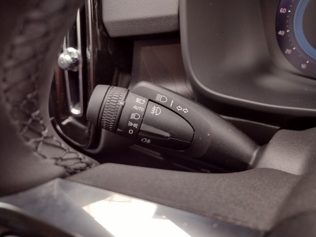 Vehicle image 36 of 77