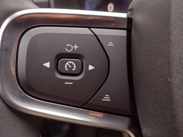Vehicle image 34 of 77