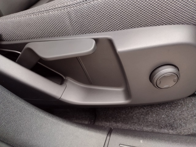 Vehicle image 22 of 77