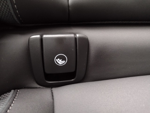 Vehicle image 25 of 77