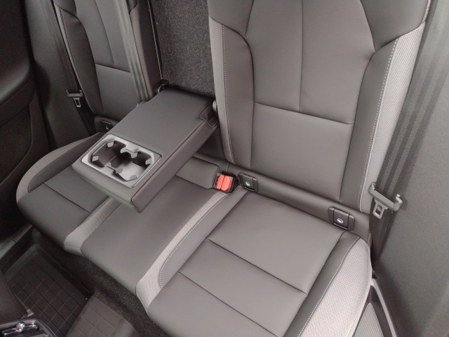 Vehicle image 30 of 77