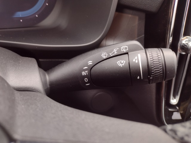 Vehicle image 37 of 77