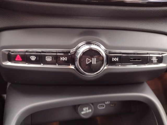 Vehicle image 42 of 77