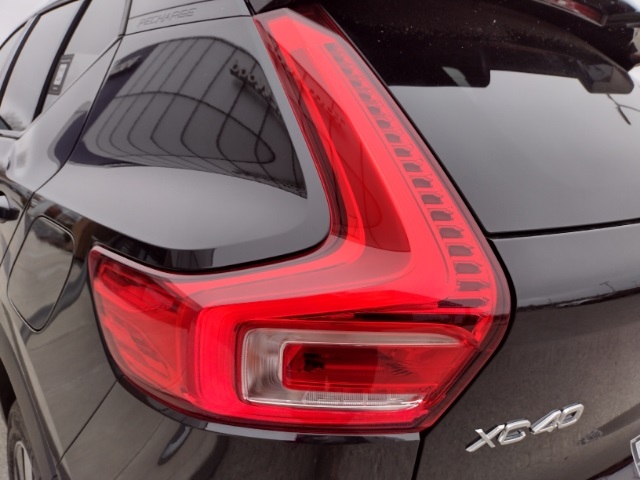 Vehicle image 12 of 77