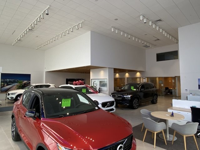 Vehicle image 67 of 77