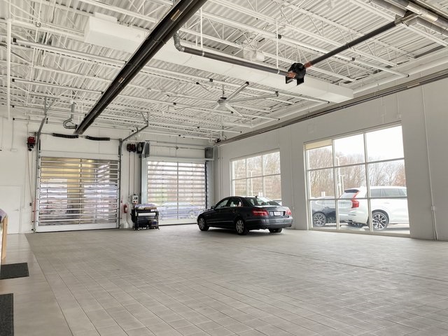 Vehicle image 57 of 77