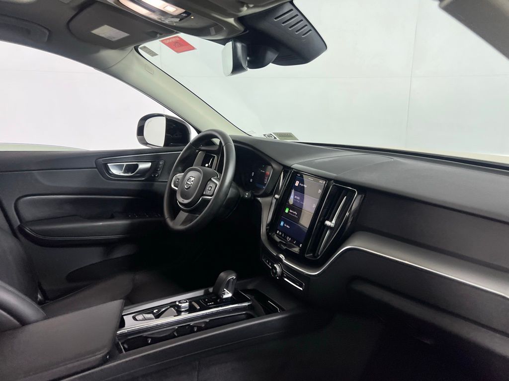 2024 Volvo XC60 Core Dark Theme Image 17 of 43