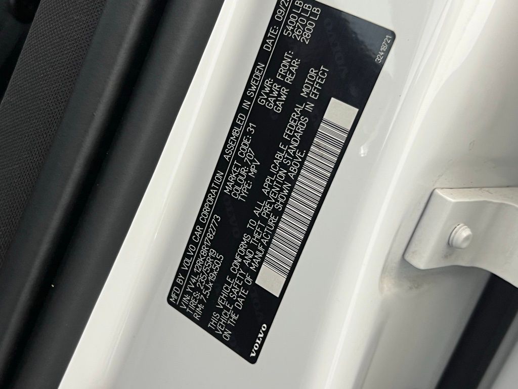 2024 Volvo XC60 Core Dark Theme Image 34 of 43