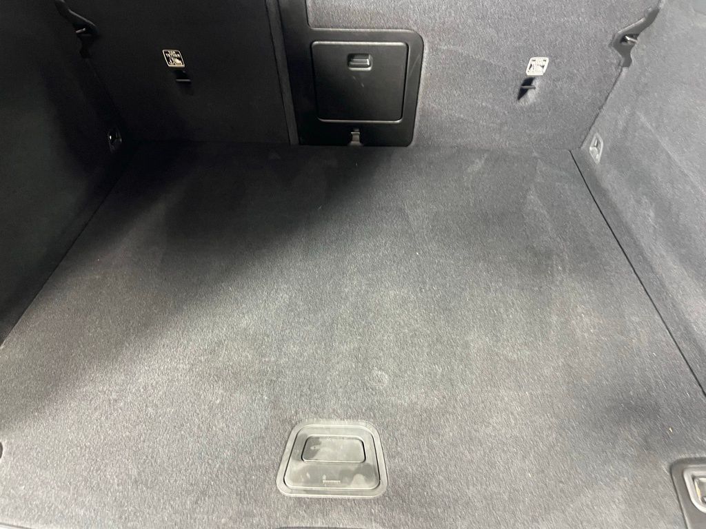 2024 Volvo XC60 Core Dark Theme Image 11 of 43