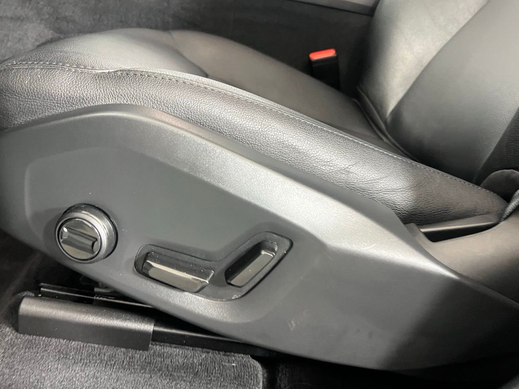 2024 Volvo XC60 Core Dark Theme Image 33 of 43