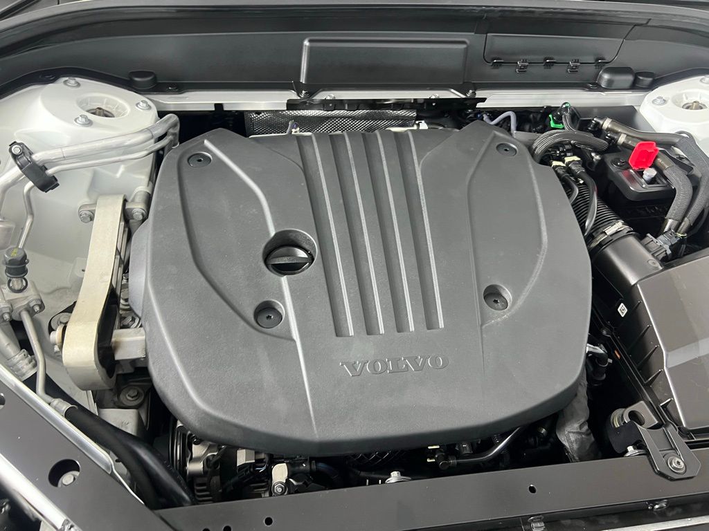 2024 Volvo XC60 Core Dark Theme Image 9 of 43