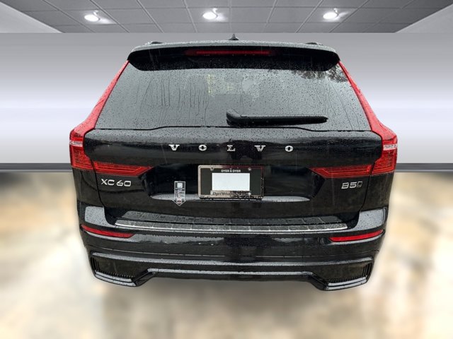 2024 Volvo XC60 Core Dark Theme Image 14 of 39