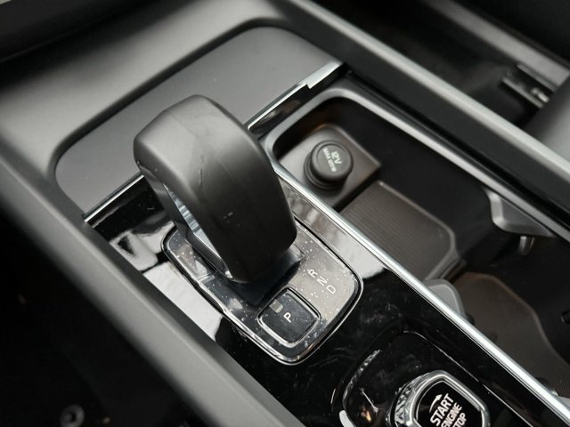 2024 Volvo XC60 Core Dark Theme Image 35 of 39