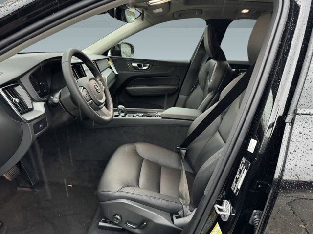 2024 Volvo XC60 Core Dark Theme Image 15 of 39