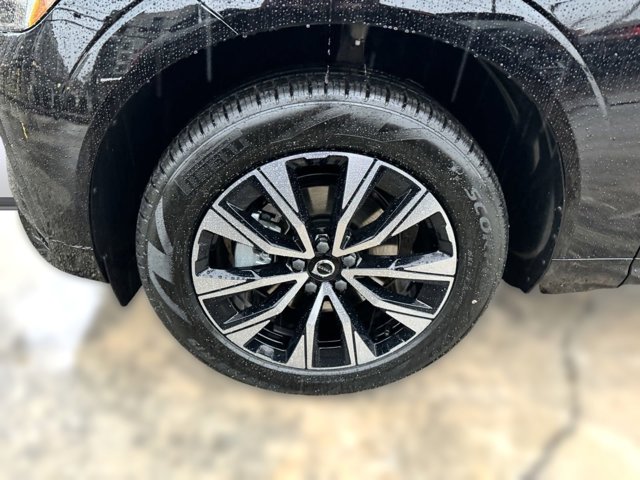 2024 Volvo XC60 Core Dark Theme Image 11 of 39