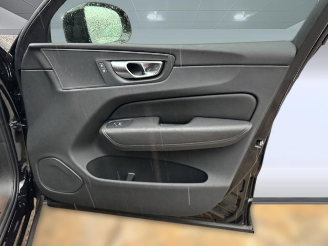 2024 Volvo XC60 Core Dark Theme Image 28 of 39