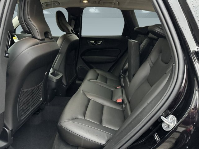 2024 Volvo XC60 Core Dark Theme Image 16 of 39