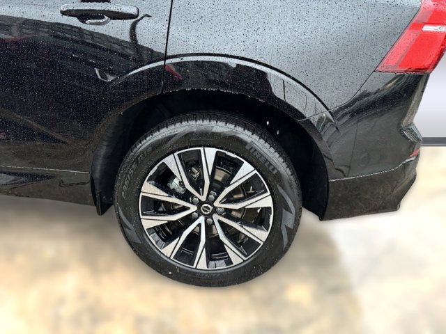 2024 Volvo XC60 Core Dark Theme Image 12 of 39