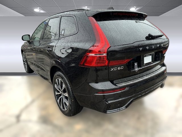 2024 Volvo XC60 Core Dark Theme Image 6 of 39
