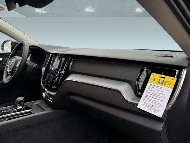 2024 Volvo XC60 Core Dark Theme Image 18 of 39