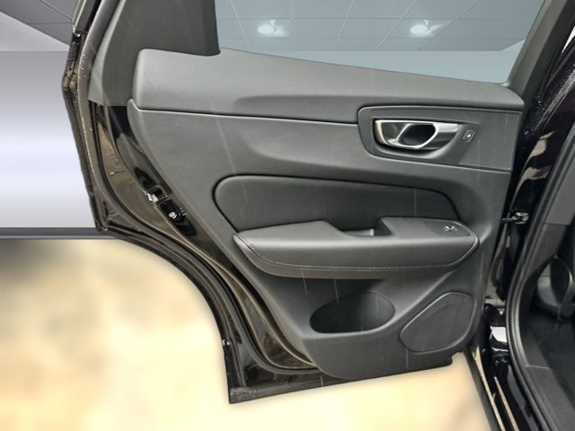 2024 Volvo XC60 Core Dark Theme Image 27 of 39