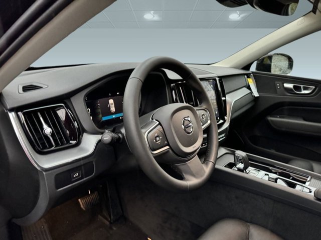 2024 Volvo XC60 Core Dark Theme Image 17 of 39
