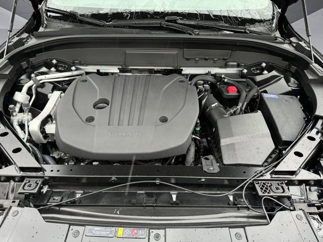 2024 Volvo XC60 Core Dark Theme Image 8 of 39