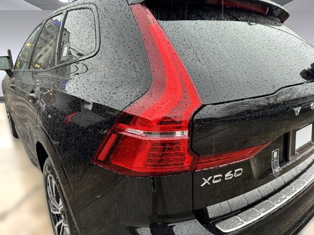 2024 Volvo XC60 Core Dark Theme Image 30 of 39
